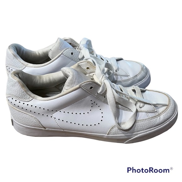 Nike Other - Nike white leather athletic sneakers, low, 1” platform, 10.5, laces, swoosh,
